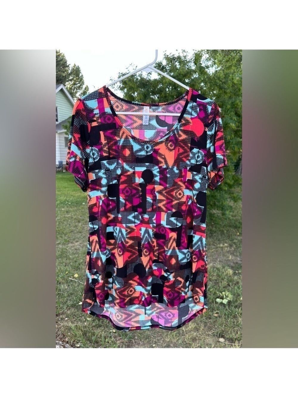 LuLaRoe Pullover Tunic Blouse Womens Medium Pink Black Multicolor Geometric Top